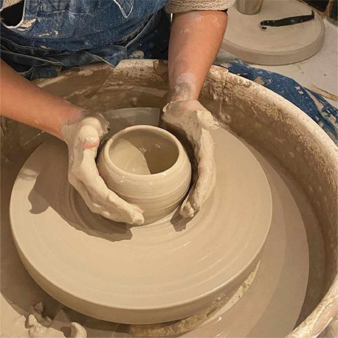 Pottery wheel-throwing ( 2 hours session)
