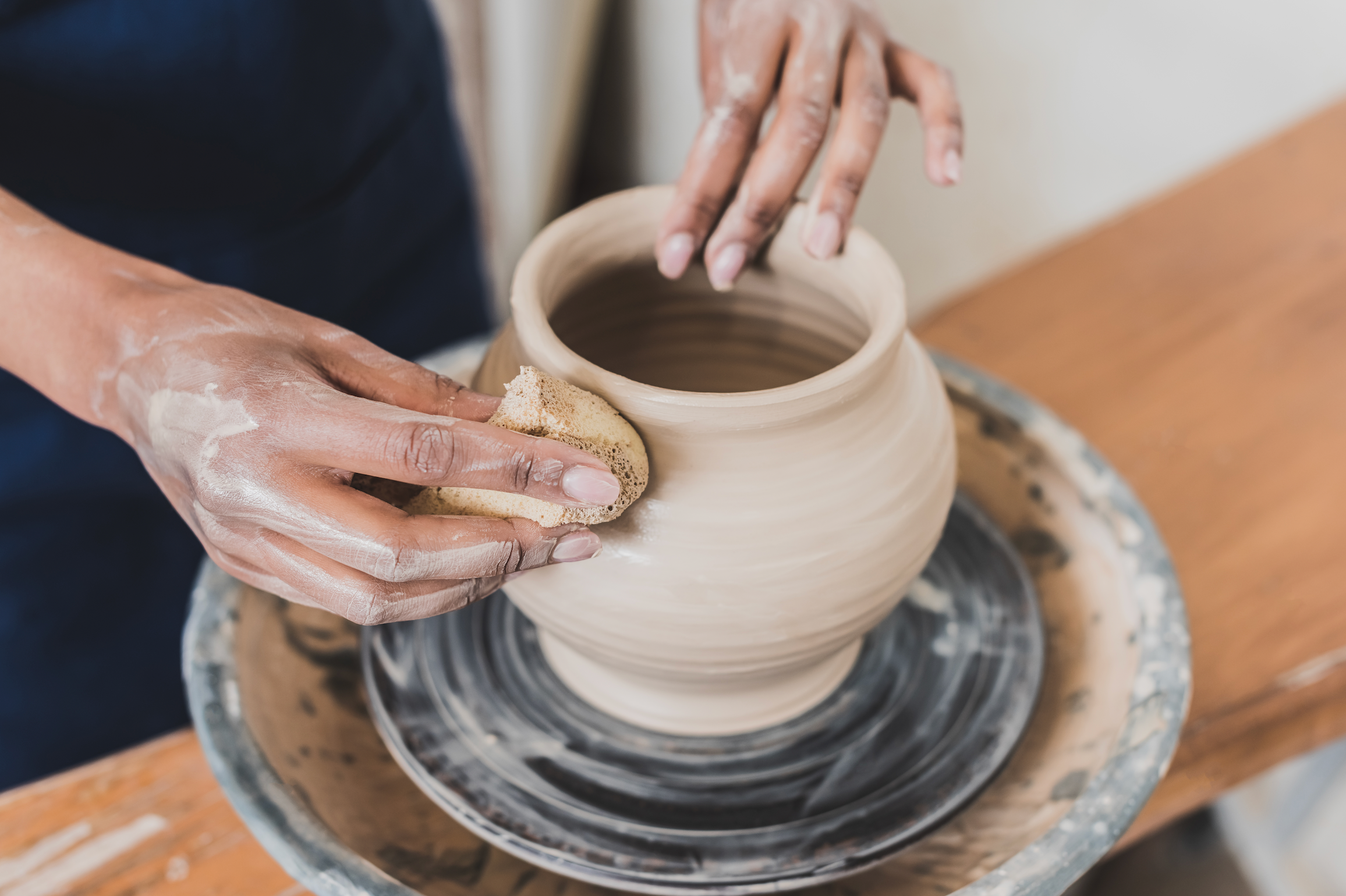 Pottery wheel-throwing ( 2 hours session)
